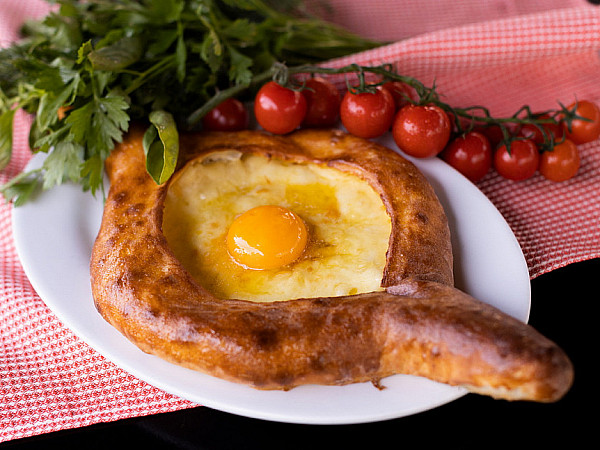Хачапури по-аджарски