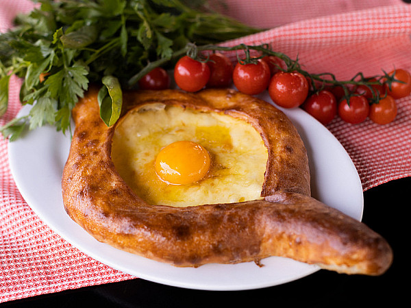 Хачапурі по-аджарськи