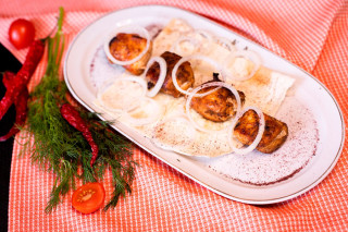 Курячий шашлик 1кг + 1л червоного вина